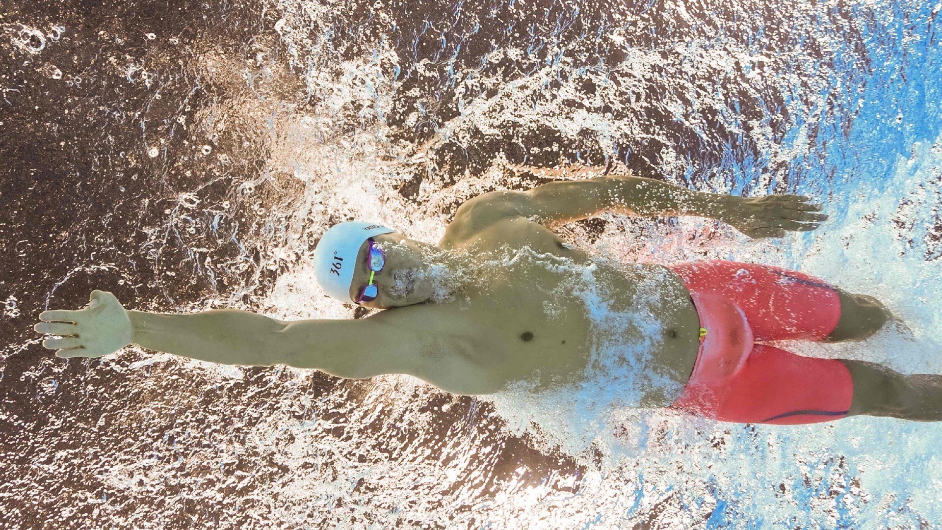 _梦幻灯光体育表演：科技点亮夜空_，梦幻灯光秀美术教案